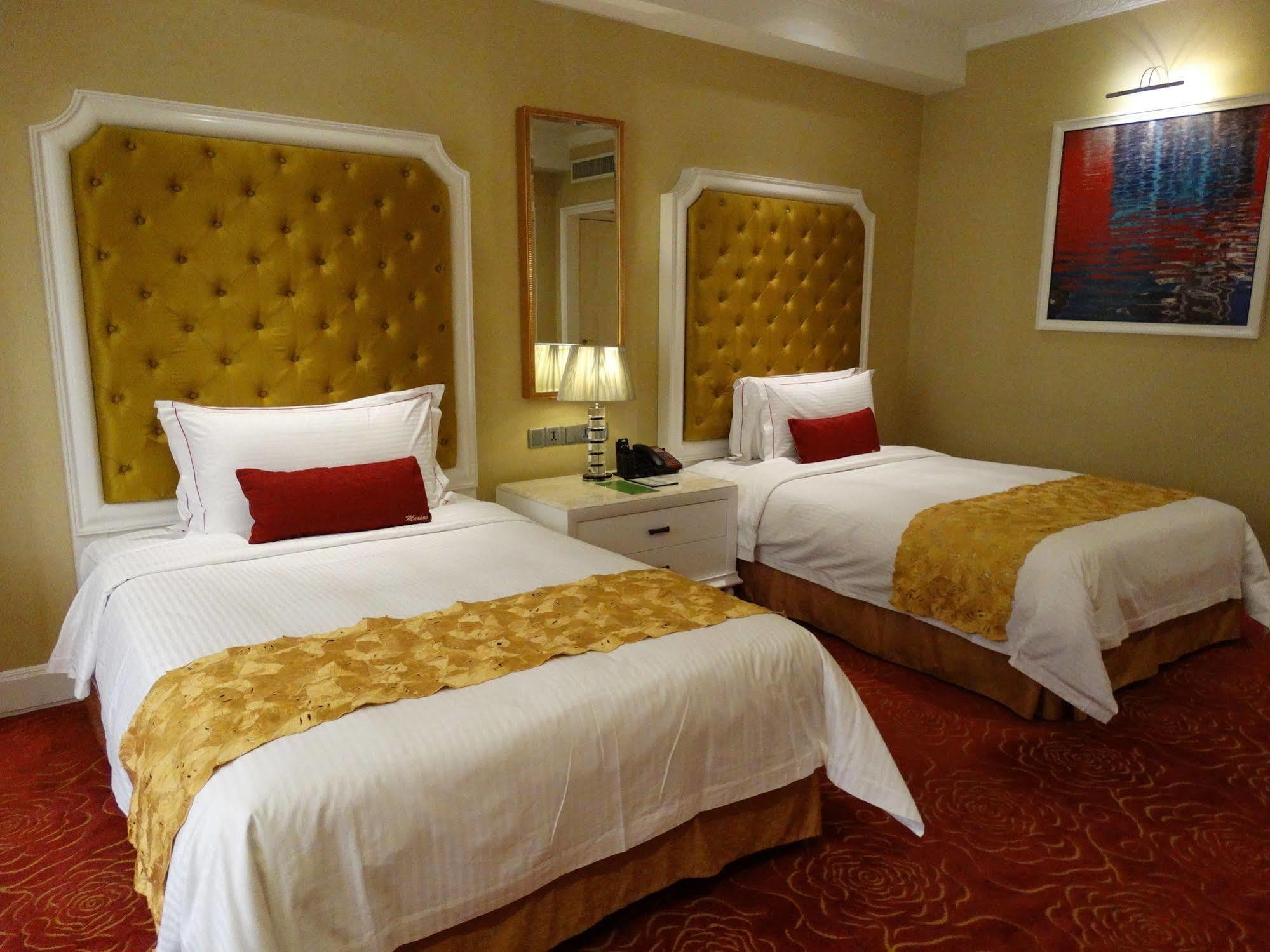 Maxims Hotel 마닐라 외부 사진